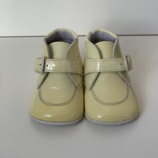 Botita hebilla charol beige Citos