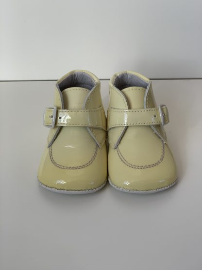 Botita hebilla charol beige Citos